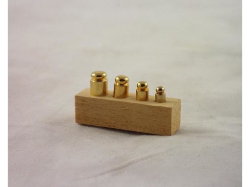 Gewichtjes in houtblok miniatuur 2cmH