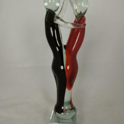 Glassculptuur dansend paar rood/zwart 33cmH