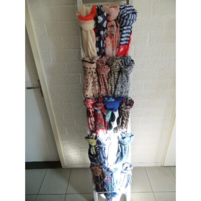 Zomerse sjaals in verschillende kleuren