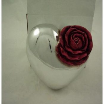Hart zilverkleur met roos groot 18x17cm